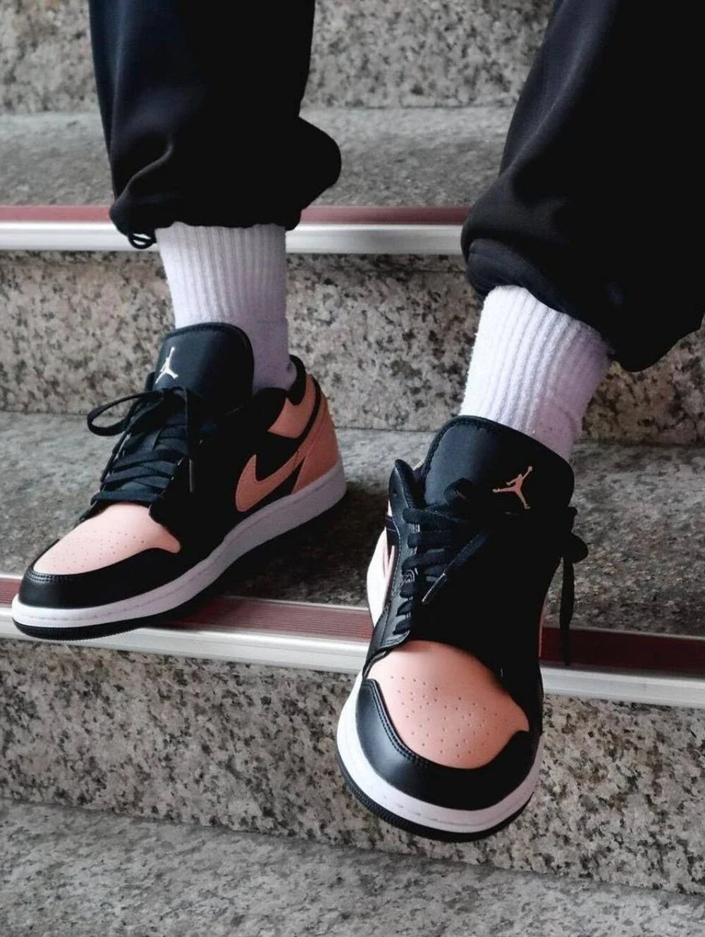Men's Air Jordan 1 Low 'Crimson Tint'